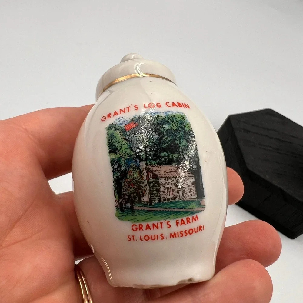 Vintage Grants Log Cabin Grants Farm St Louis Missouri Salt Pepper Shakers Gold